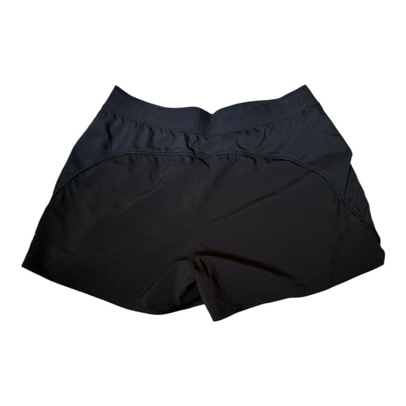 On Running Active Shorts Womens Black size large - Picture 2 of 4